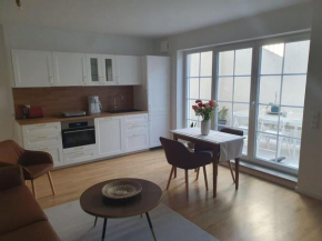Helle 3 Zimmer Souterrainwohnung in einem Neubau-Villa